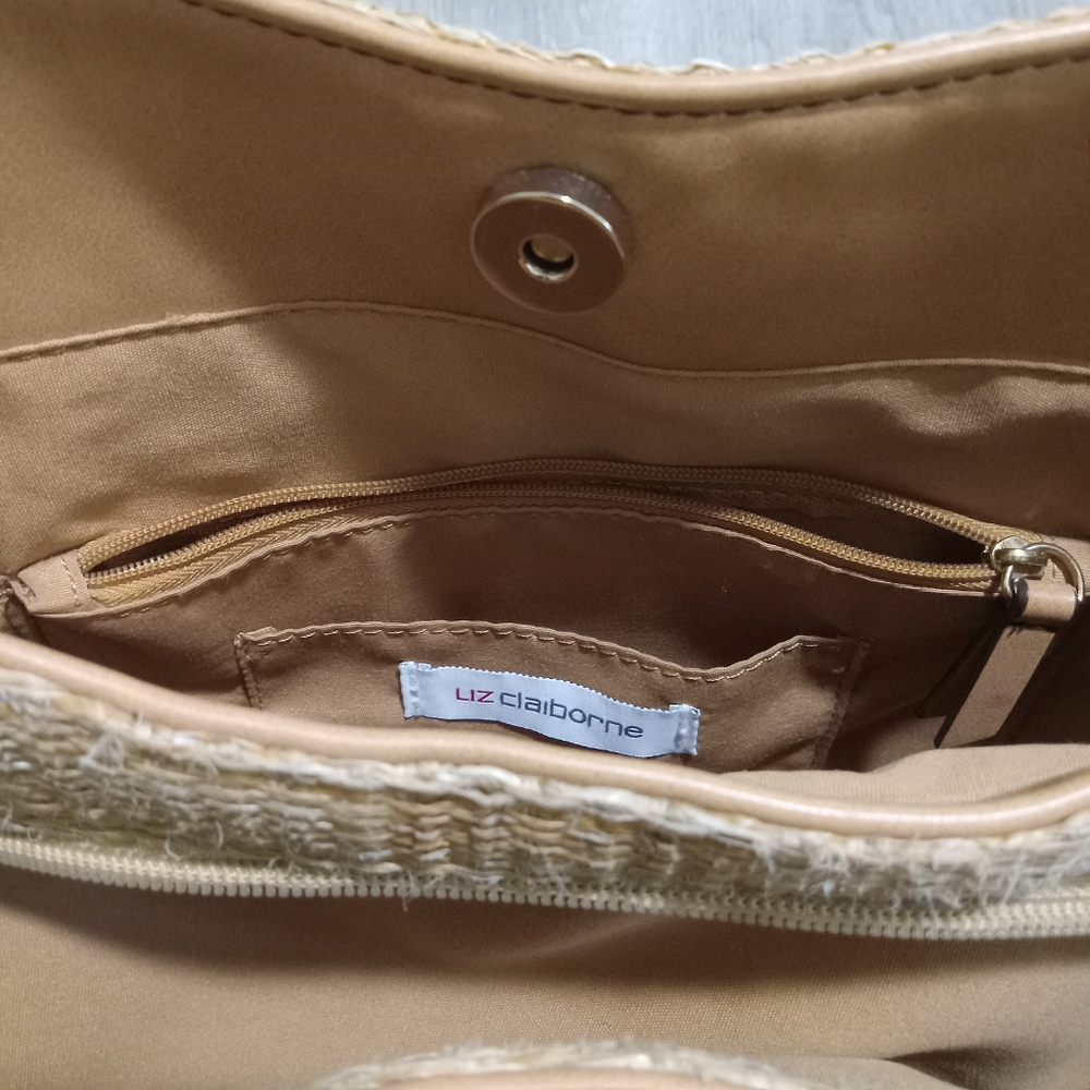 Elegant Tan Woven Tote Bag - Picture 3 of 4